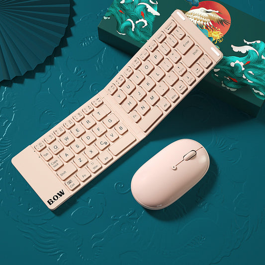 Beige keyboard and pink mouse on a teal background with Japanese elements.