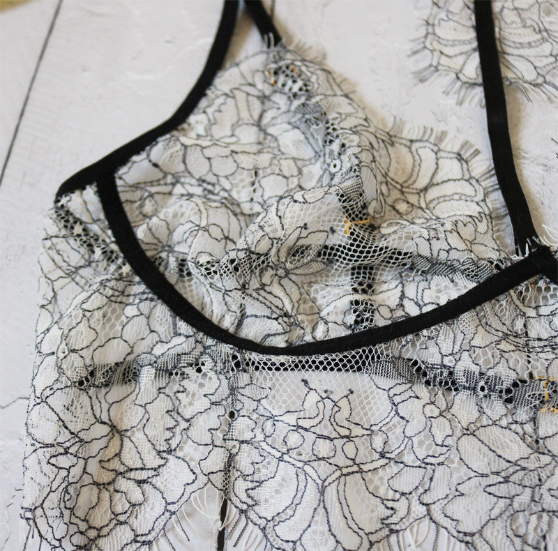 Lace Three-Point Lingerie – Elegant and Alluring Design