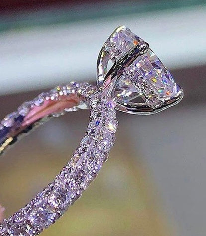 Fashion Women Jewelry Ring - Elegant Crystal Rhinestones Ring
