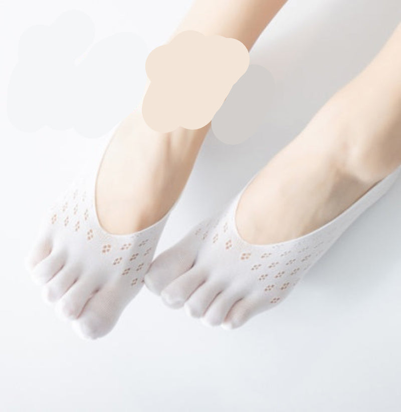 White five-toe socks with red '5 pcs' text on a light gray background