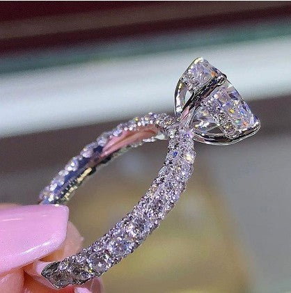 Fashion Women Jewelry Ring - Elegant Crystal Rhinestones Ring
