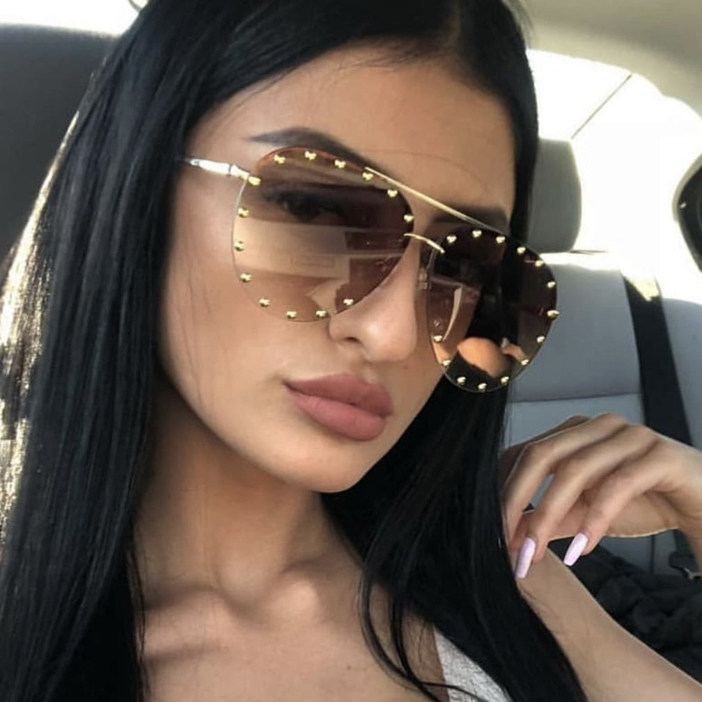 Women's Metal Rivet Large Frame Fashionable Sunglasses