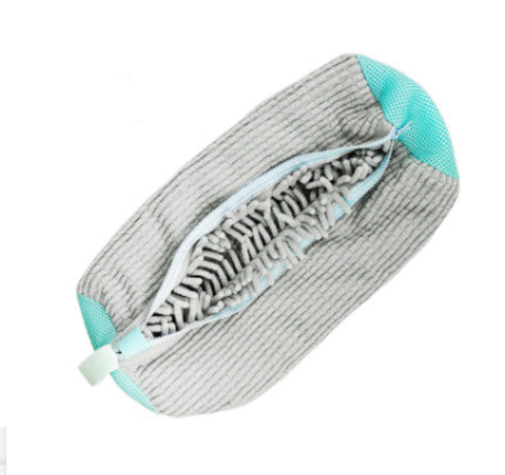 A gray and blue striped shoe bag with a zipper closure and a small white and blue label attached to it.