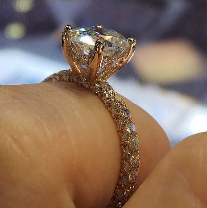 Fashion Women Jewelry Ring - Elegant Crystal Rhinestones Ring