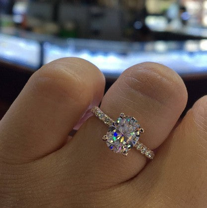 Fashion Women Jewelry Ring - Elegant Crystal Rhinestones Ring