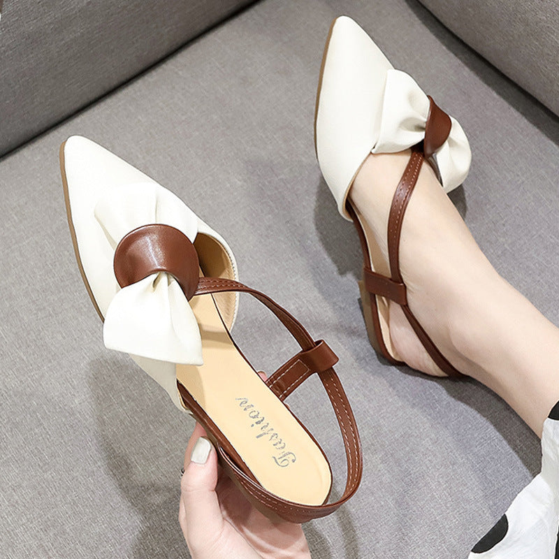 Girls Wear Flat Sandals Outside Their Hearts