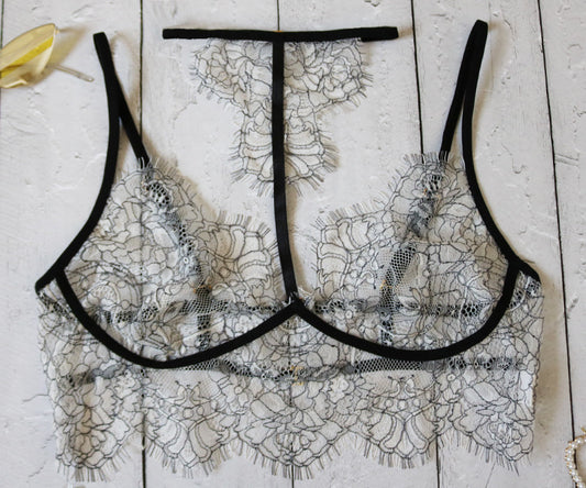 Lace Three-Point Lingerie – Elegant and Alluring Design