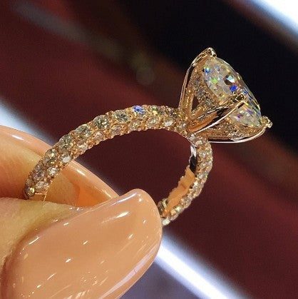 Fashion Women Jewelry Ring - Elegant Crystal Rhinestones Ring