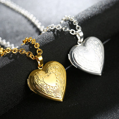Female pendant necklace