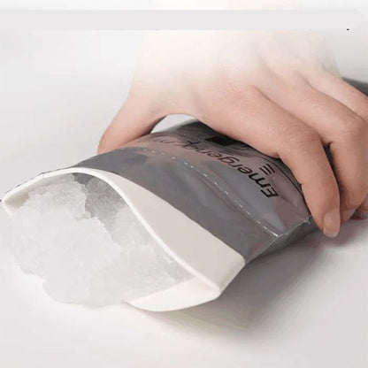 Hand holding a gray bag labeled 'ETRENGER' with text above it.