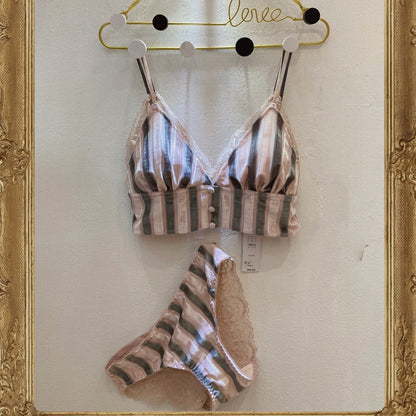 Velvet Triangle Lace Bra Set – Elegant and Comfortable Lingerie
