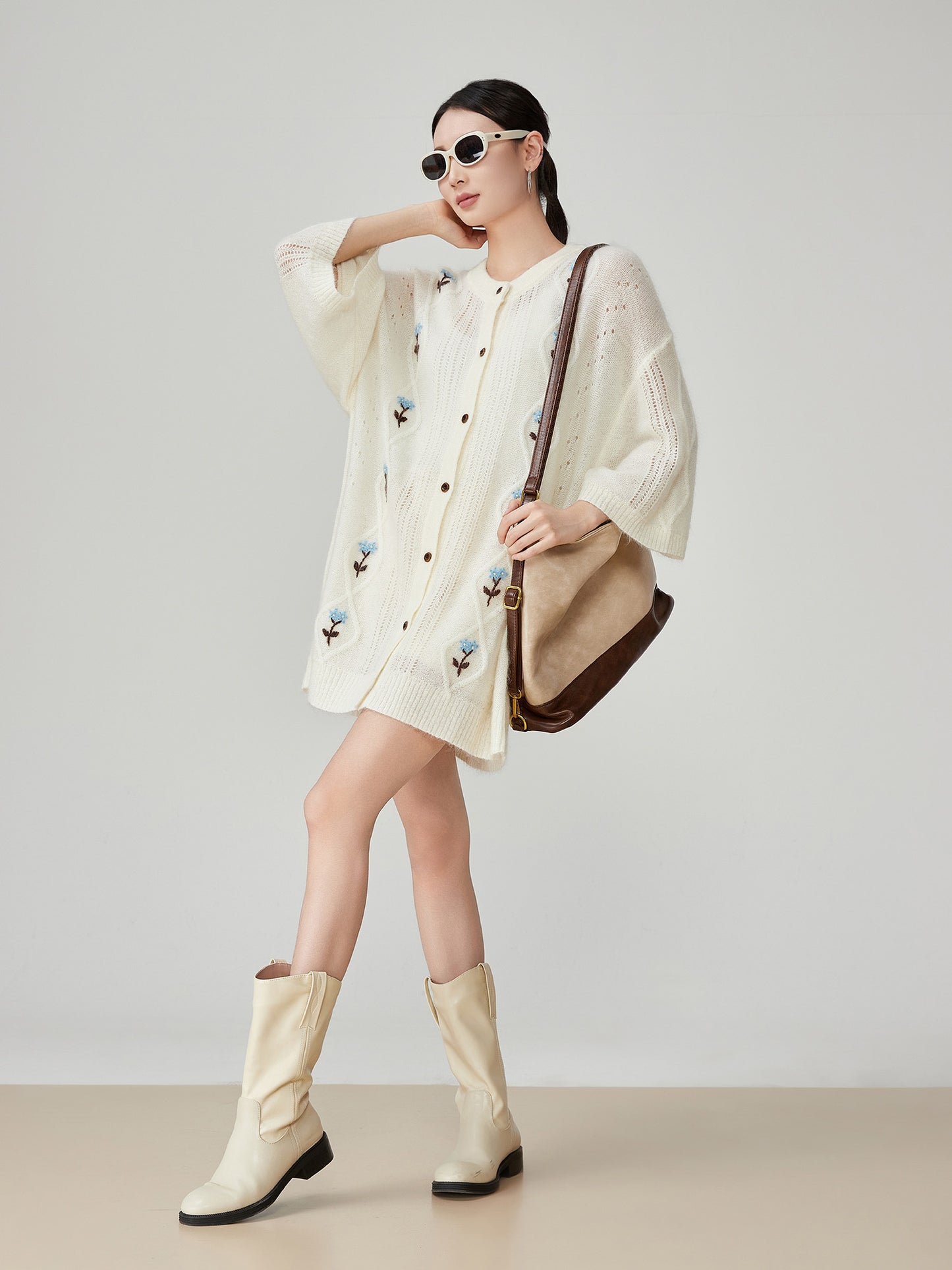 Women's White Floral Embroidered Short-sleeved Knitted Cardigan