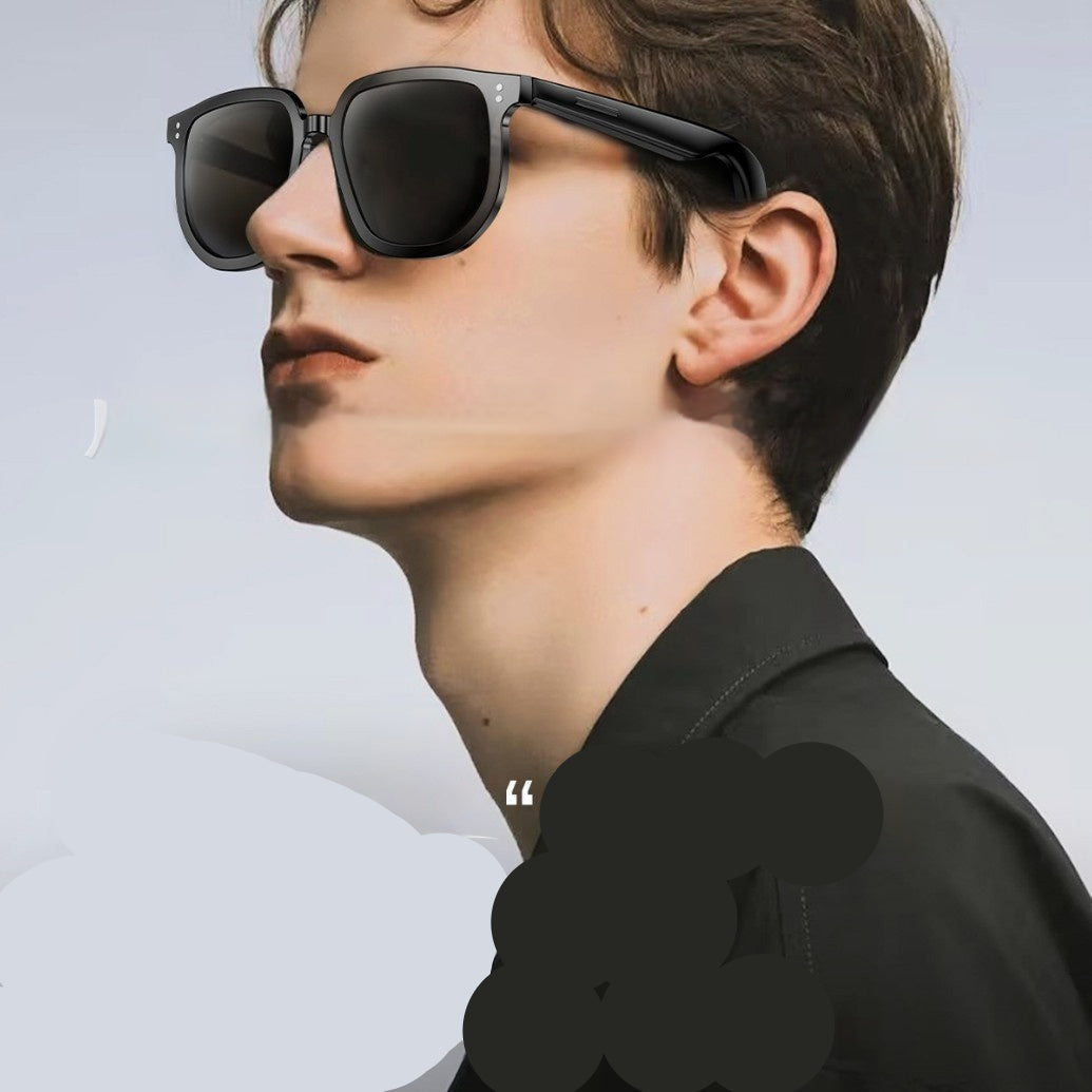 Person wearing sunglasses with text about smart technology and mirror functions on a light gray background