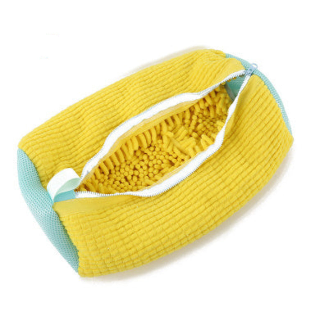 Yellow cleaning brush with bristles and a blue handle, labeled '6pcs' on a white background.