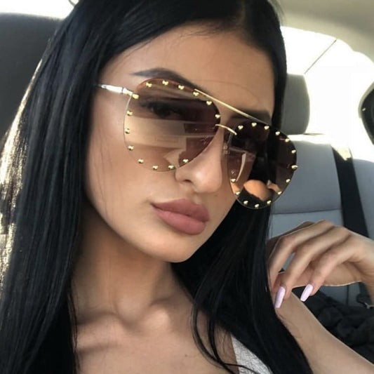 Women's Metal Rivet Large Frame Fashionable Sunglasses
