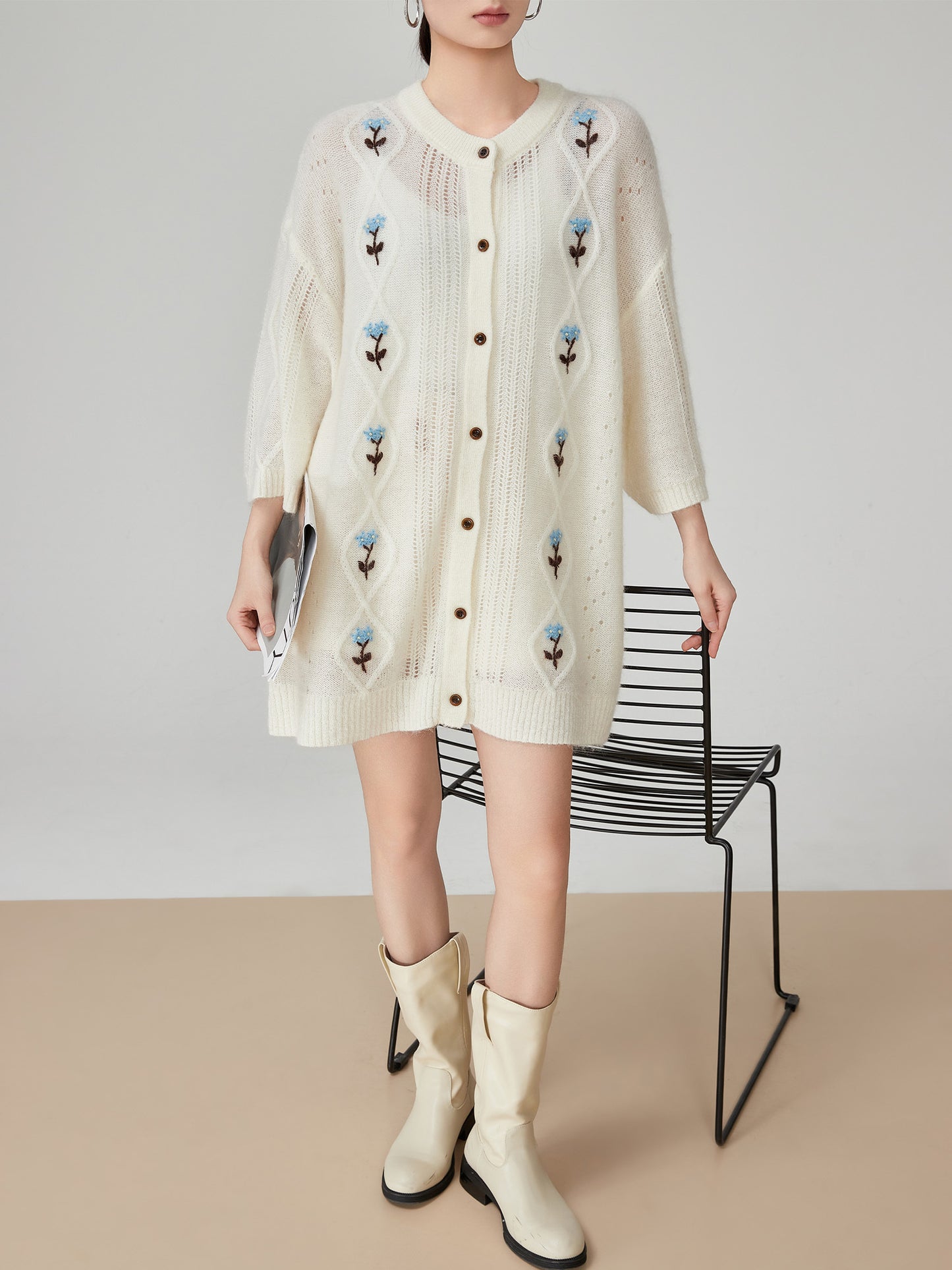 Women's White Floral Embroidered Short-sleeved Knitted Cardigan